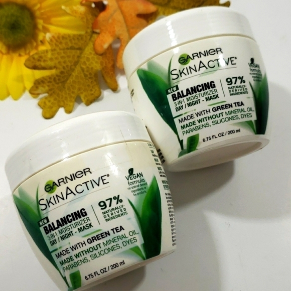 Garnier SkinActive Balancing 3 in 1 Moisturizer Day Night Mask Green Tea 6.75 oz - Picture 9 of 16
